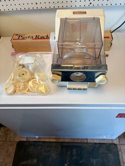 Electric pasta and dough maker machine food preparer