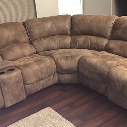 Sectional recliner  couch 