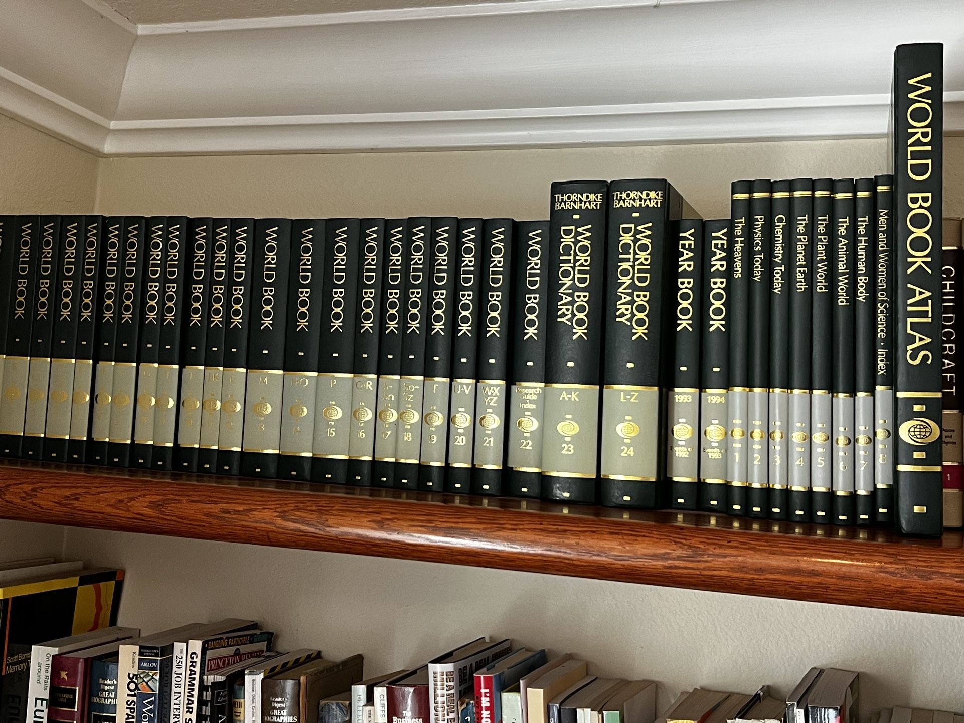 ENCYCLOPEDIA YEAR BOOK. 1969〜1992（欠番あり） ENCYCLOPEDIA YEAR BOOK. 1969〜1992（欠番あり） The World