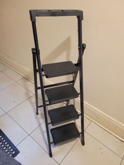 Brand new. 4-Step Folding Ladder with Tool Tray