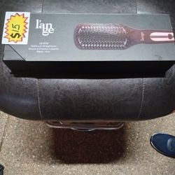 Wet/Dry Hairbrush Straighener