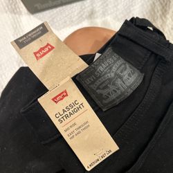 Levi’s black mid rise jeans
