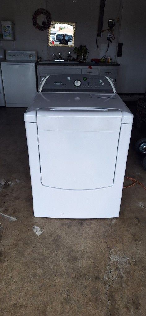 Whirlpool Gas Dryer In Good Working Condition Delivery Is Available And Installation With One Month Warranty.