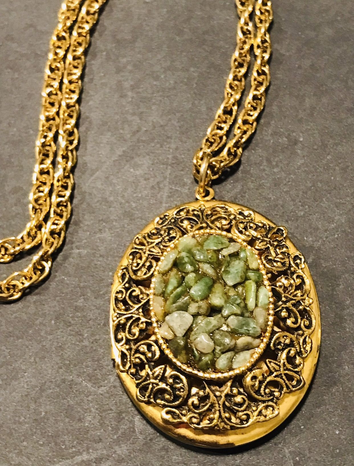 Vintage Jade Chip Locket Pendant Large Necklace Rope Chain 24” Ornate Gold Tone.