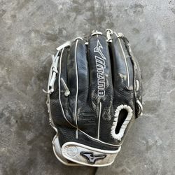 Baseball glove