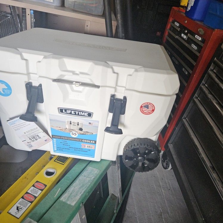 LIFETIME 55 QUART COOLER NEW