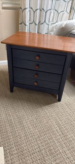 Night stand Nadeau brand