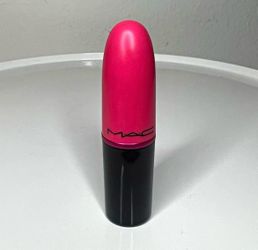 MAC Lipstick in Hot Pink
