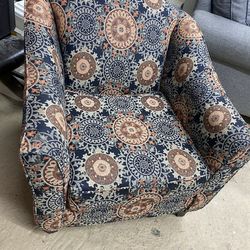 Court street accent chair
