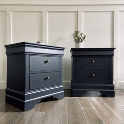 Set Of Nightstands 