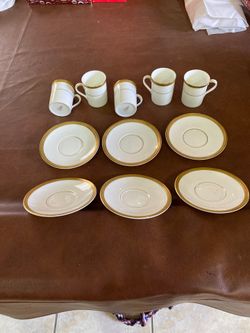 MUST SELL: ROYAL DOULTON VINTAGE FINE CHINA FREE EXTRA SAUCER