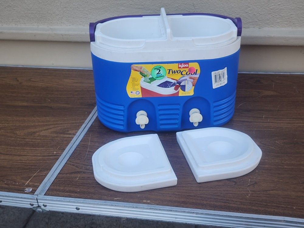 Igloo 3 Gallon Cooler - Can Hold 2 Different Drinks