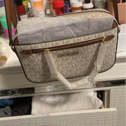 Michael Kors Crossbody Bag
