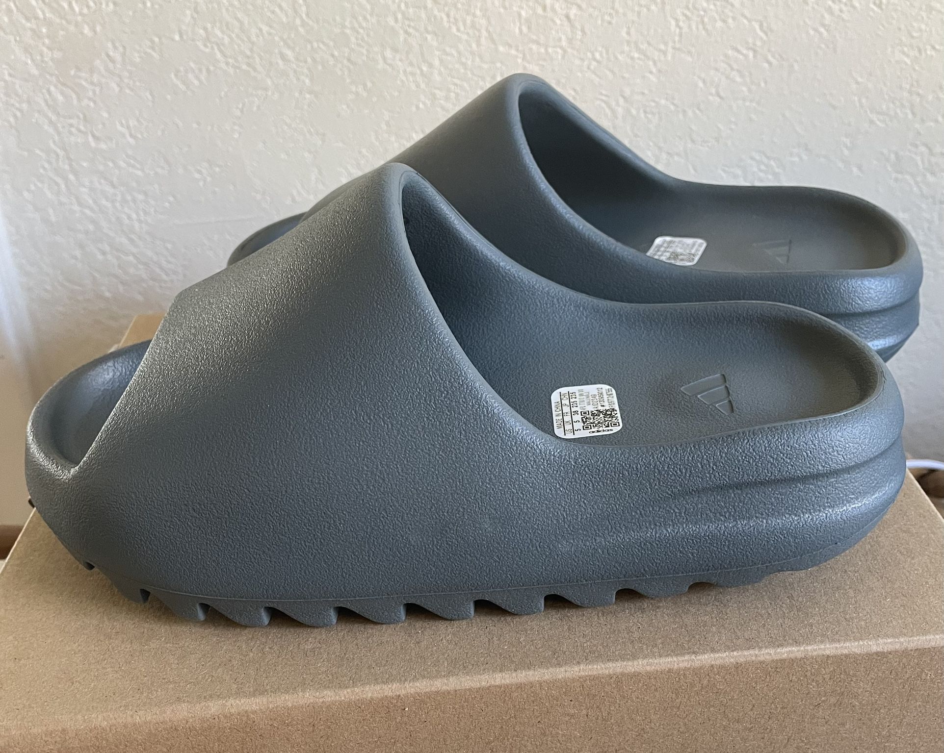 Adidas Yeezy Slides Size 5