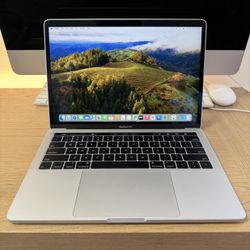2019 13” MacBook Pro 2.4Ghz i5 16GB Ram 256SSD! Like new!