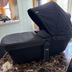 Cyber Priam Platinum bassinet
