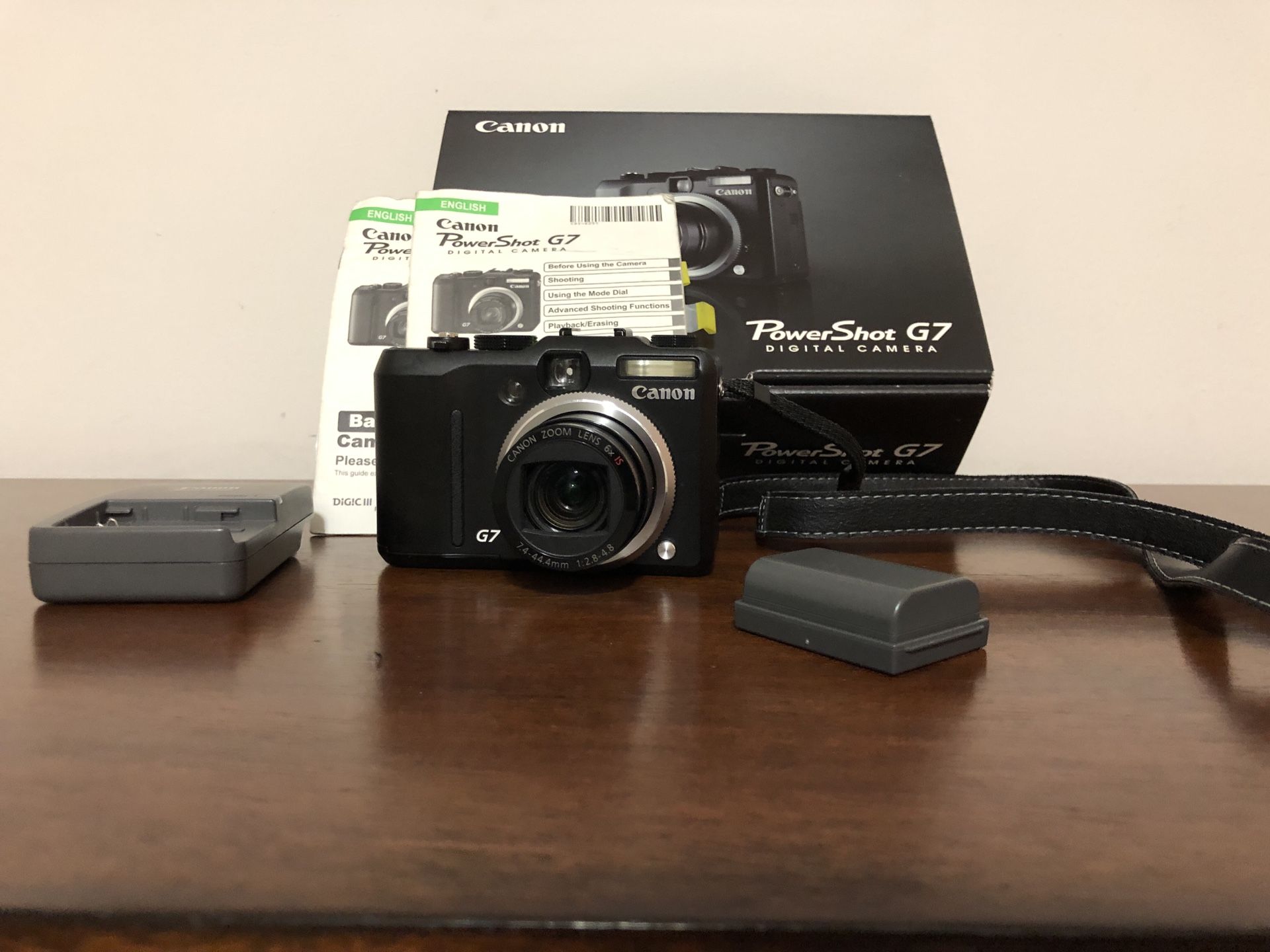 Used Canon PowerShot G7, 10 Megapixel, 6x Optical/4X Digital Zoom, Digital Xamera