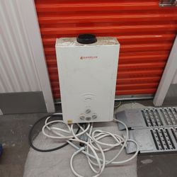 Camplux Outdoor Heated Shower