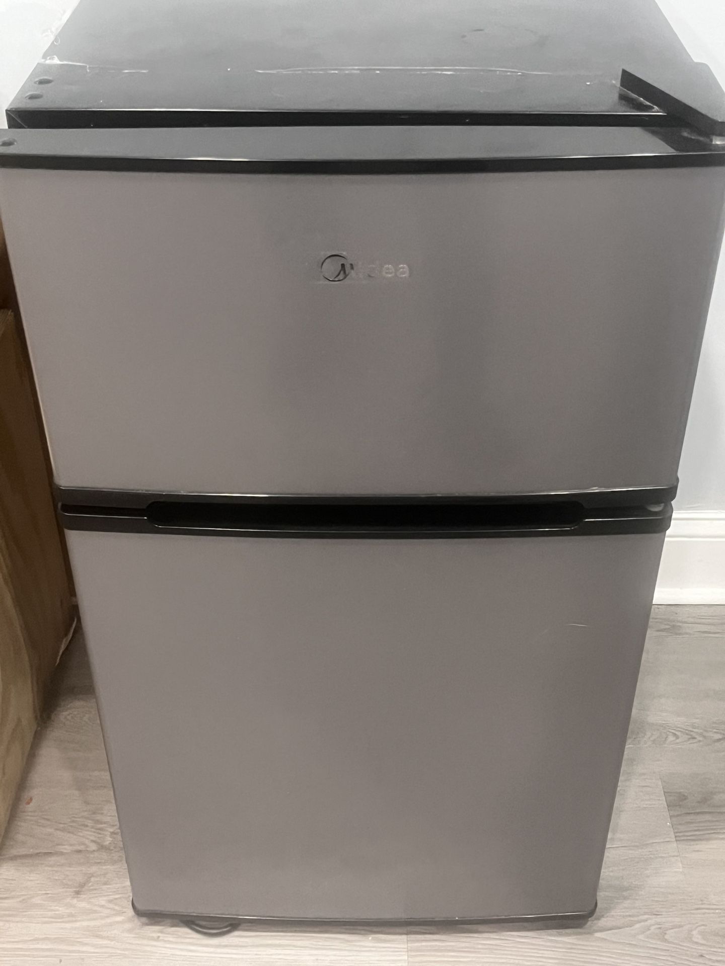 Midea mini FRIDGE