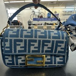 Fendi purse (‼️ASK FOR KASSY‼️)