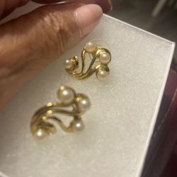 Vintage Earrings-Gold Tone with Small Pearls