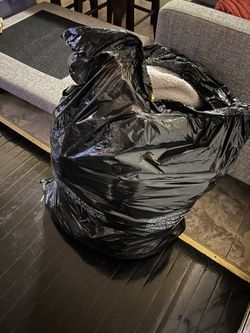 Bag Of Womens Clothes/Bolsa De Ropa Para Mujer Joven