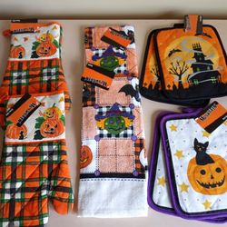 HALLOWEEN themed Kitchen POTHOLDERS & TOWELS $1. EACH potholders &  Towels. $2 EACH Oven Mits
