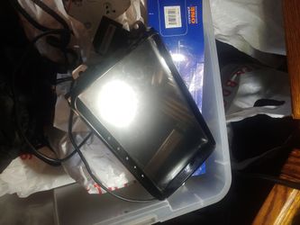 Jetta Aftermarket.  Apple car Play And Android Radio Top Of The Line Radio. Has All. Gps Hands Free Bluetooth. Revers Camara Input.  Trae Todo Lo Ult.