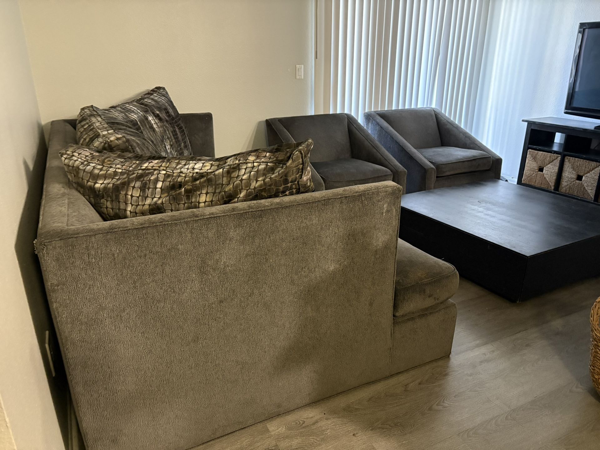 Sofa & Chairs(2)