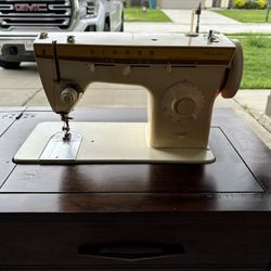 SINGER SEWING MACHINE 