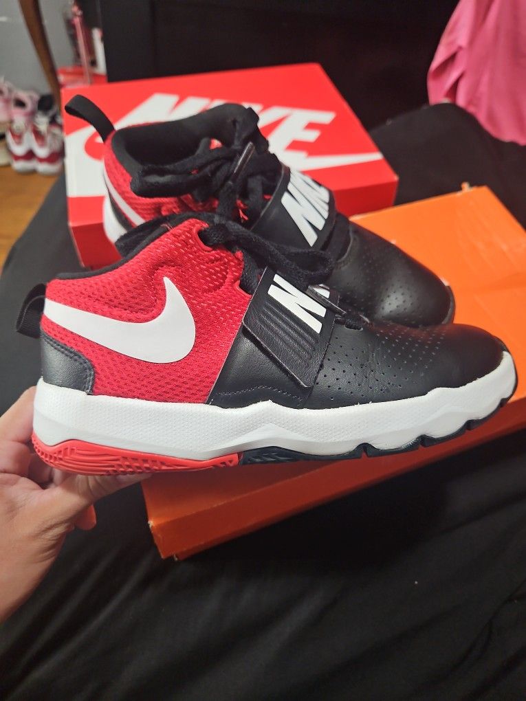 Nike Team Hustle D8(PS)size With Box