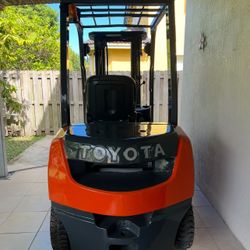 Forklift Toyota Diesel 5000 Lb