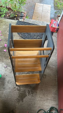 Ocodile toddler standing tower