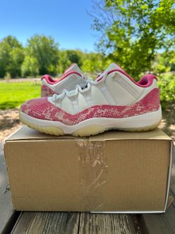 Wmns Nike Air Jordan Retro 11 Low Pink Snakeskin Size 11 W / 9.5 Men