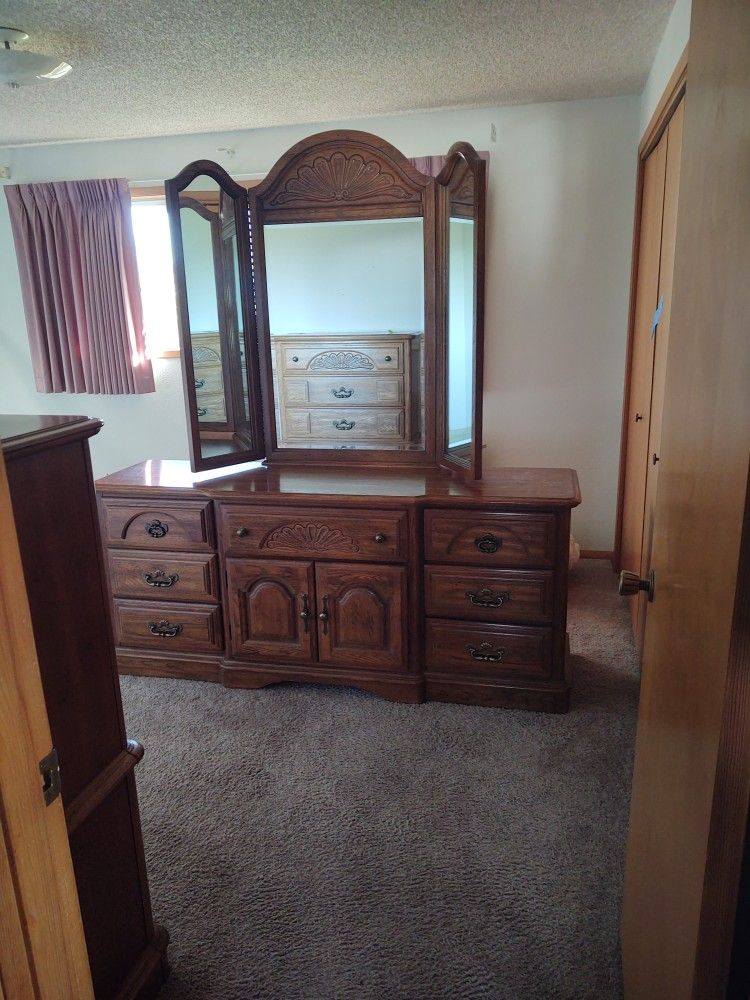 Beautiful Mirrored Chest Of Drawers