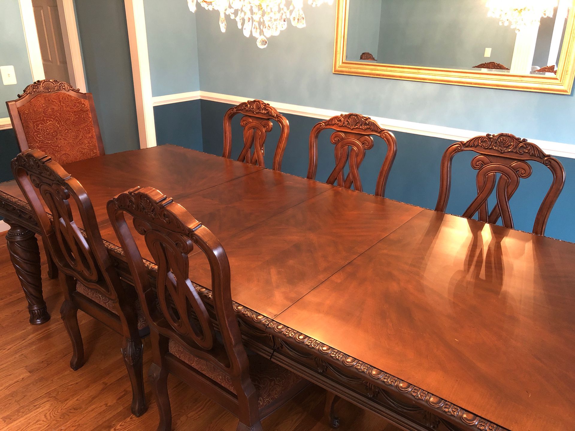 Elegant Dining table with 8 chairs