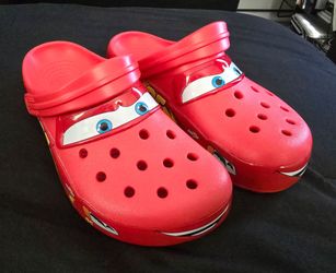 Disney Mater Crocs Size 8 in men/ 10 women
