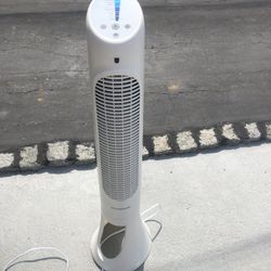 Very Good Condition Honey Well Tower Fan 