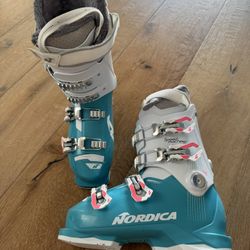 Nordica Ski Boots 23.5cm