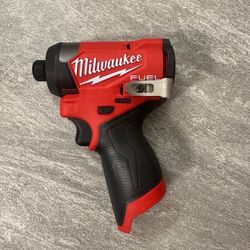 Milwaukee New 1/4” Impact Fuel m12 Variable Speeds 