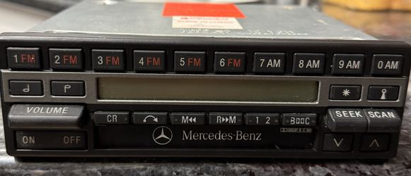 Mercedes Benz 1990 Radio AM/Fm/ Cassette.