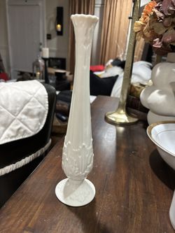 Beautiful Lenox Ivory Porcelain Bud Vase
