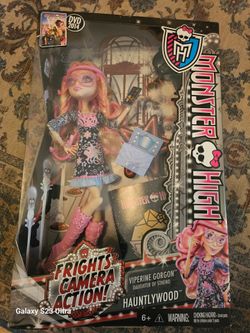 Monster High Viperine Gorgon Hauntlywood Doll NEW IN BOX NEVER OPENED