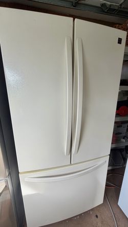 Kenmore French Door Refrigerator with bottom freezer– 21 Cu. Ft. – $350