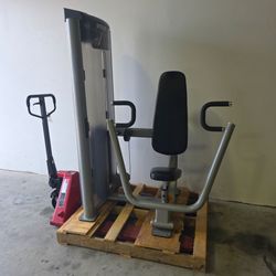 Precor chest press machine