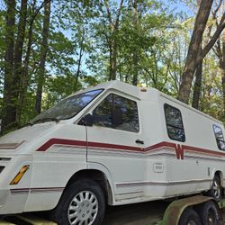 1991 WINNEBAGO LESHARO RV 