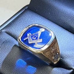 Vintage 14K Gold Freemason Masonic Ring Blue Enamel Square Compass