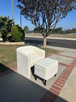 Off-white chenille upholstered lounge chair (with storage ottoman)
