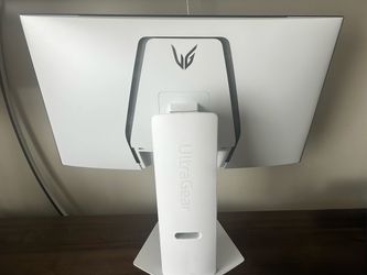 ALL WHITE LG UltraGear (480hz) 32" 4K OLED (3840 x 2160) Gaming Monitor (32GS95UV-W)