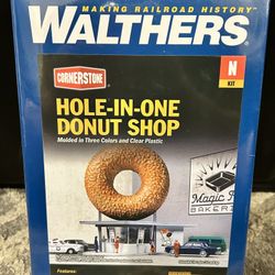 Walthers Hole-In-One Donut Shop Cornerstone Model Kit 2-7/8 Inch Tall